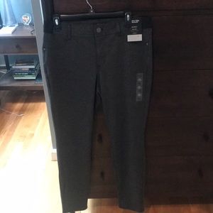 Simply Vera gray skinny pants. Brand new with tags